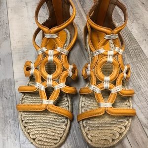 Adrienne vittadini size 8 mustard sandals